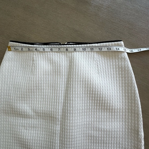 White House Black Market Textured White Pencil Skirt - Picture 3 of 7